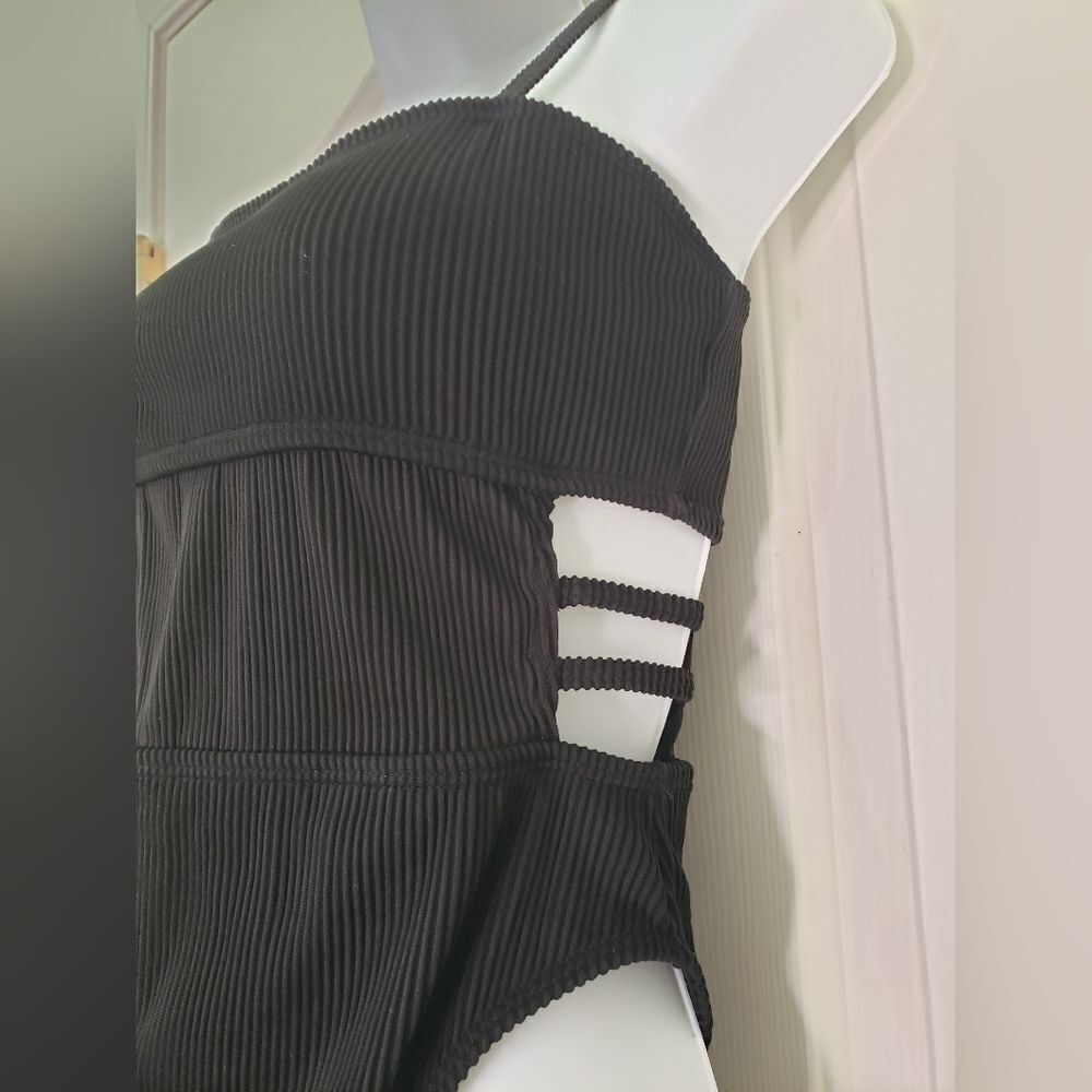NWT Swimsuit Textured One Piece - Picture 5 of 8
